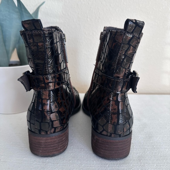 Donald J. Pliner Swift Brown Croc Embossed Leather Zip Ankle Booties Women’s 7M - Picture 8 of 15